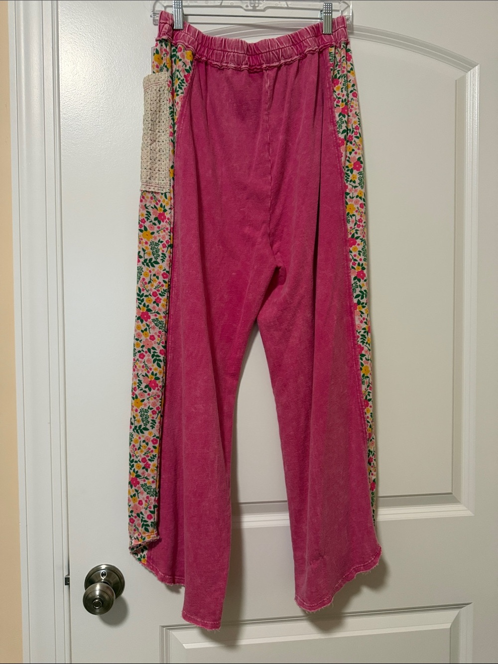 Boho Wide-Leg Floral Panel Pink Pants with Pockets - Picture 6 of 10